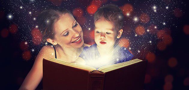 Imparare dalle favole a gestire le emozioni, mamma legge al bambino