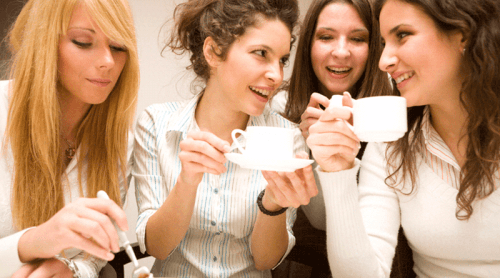 Prendere un caffè con altre mamme è necessario