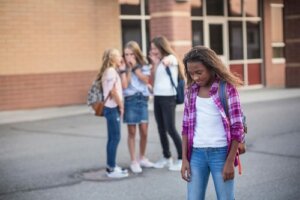 Insegnare ai bambini ad affrontare le prese in giro