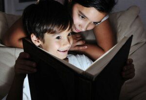 A letto, è l'ora della lettura! I libri da leggere al buio
