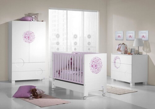 Cameretta del neonato rosa