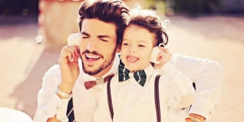 padre e figlio che giocano