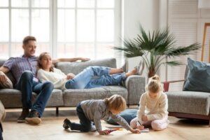 Restare in casa con i figli durante la quarantena