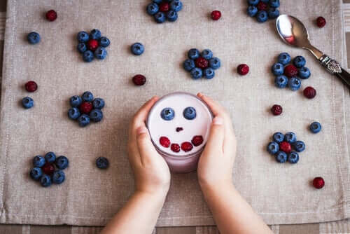 Yogurt naturale e frutta