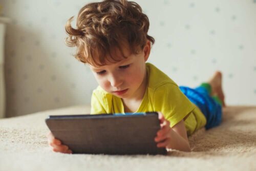 In che modo i dispositivi elettronici fanno male ai bambini?