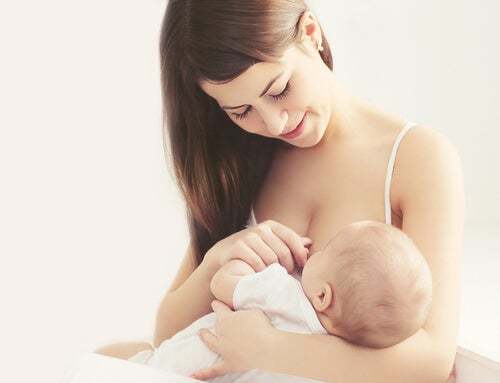 Mamma che allatta.