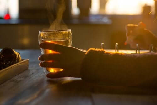 Tazza di tè al tramonto.