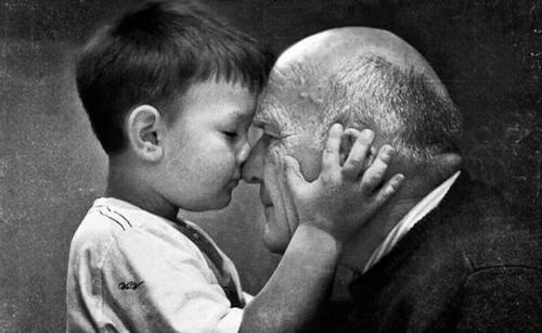 Mio nonno: bambino con il nonno.