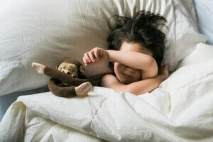 Terrori notturni e incubi nei bambini: cosa fare?