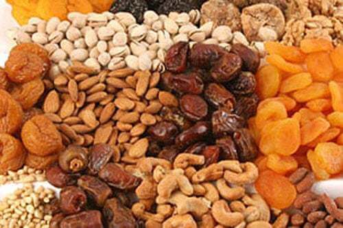 Frutta secca, datteri, albicocche