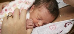 Come prendersi cura di un neonato prematuro in casa