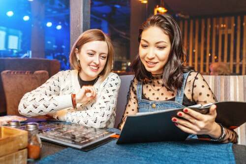 Amiche al ristorante