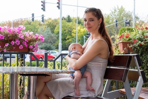 Condividere per normalizzare l'allattamento al seno