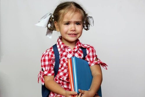 Bambina in lacrime