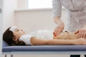Al minimo sospetto di appendicite, dovremmo portare i nostri figli dal medico.