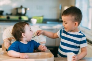 Amore tra fratelli: 13 bellissime frasi