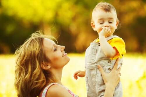 Le principali teorie sullo sviluppo affettivo: mamma e bambino.