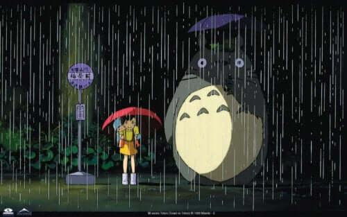 Totoro con una bambina sotto la pioggia.