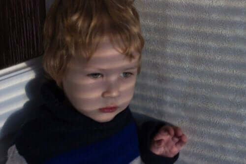 Paura dei petardi nei bambini, cosa fare?