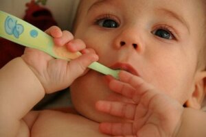 Suggerimenti per la cura dei denti da latte