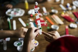 5 attività per bambini con i bastoncini di gelato