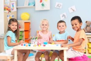 A che età un bambino dovrebbe iniziare ad andare a scuola?