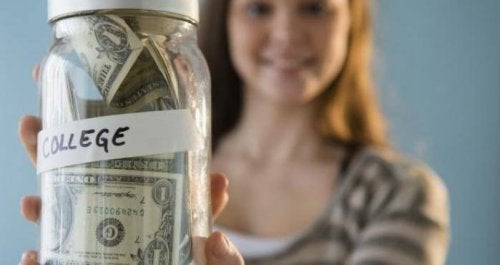 Risparmiare per l'università dei figli: come e quando iniziare