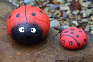 5 lavoretti con le pietre dipinte da fare con i vostri figli