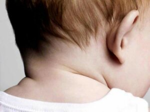 Il tuo bambino ha il torcicollo? Prova con questi utili consigli!