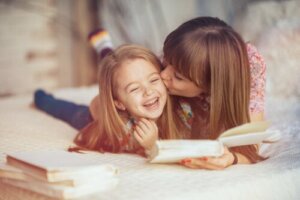 Mamme con tanto lavoro e poco tempo: 4 abitudini che vi aiuteranno a connettervi con vostro figlio