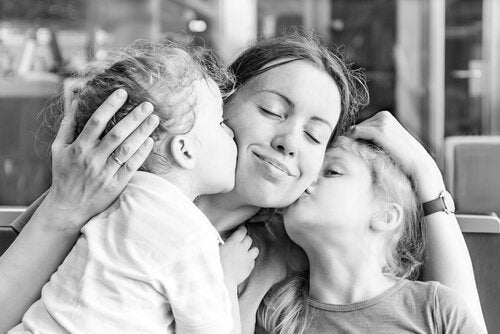 Una madre racconta il motivo per cui non vuole che i suoi figli siano felici