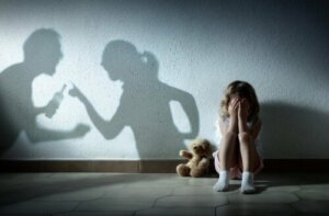 Lo stress nell'infanzia può cambiare il cervello di bambini e adolescenti