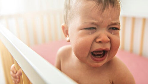 Il bambino ha paura della culla: come comportarsi?