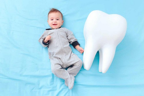 Denti da latte di un bimbo.