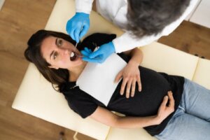 L'85% delle donne in gravidanza soffre di problemi orali