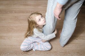5 segni che vostro figlio è infelice