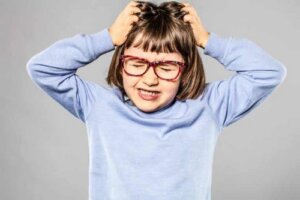 Domande sui pidocchi: le 10 più diffuse tra i genitori