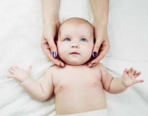 Fare un massaggio facciale a un bambino: ecco come