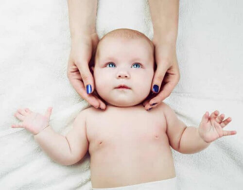 Fare un massaggio facciale a un bambino: ecco come