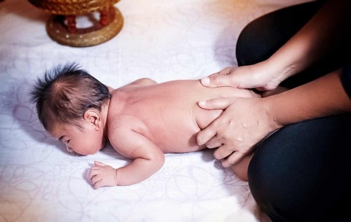 Fisioterapia per neonati.