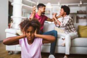 Brutte abitudini dei genitori che danneggiano i bambini