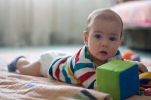 4 esercizi per rinforzare il collo dei bambini