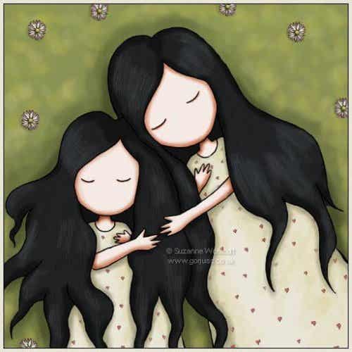 Mamma e figlia si abbracciano.