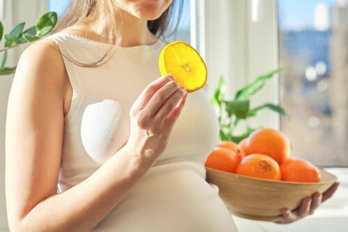 Mangiare agrumi contro il sapore metallico.