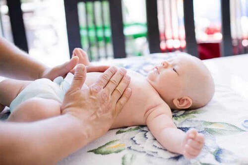 Massaggino sulla pancia.