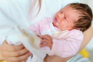 Episodi di vomito nei bambini piccoli: quando preoccuparsi?