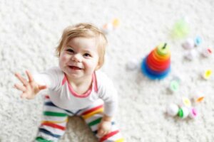 Insegnare al bambino a stare seduto: esercizi e attività utili