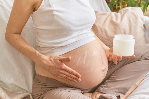 Applicare una crema idratante.