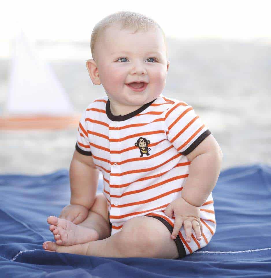 Insegnare al bambino a stare seduto.