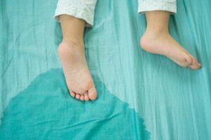 La psicologia spiega perché i bambini fanno la pipì a letto